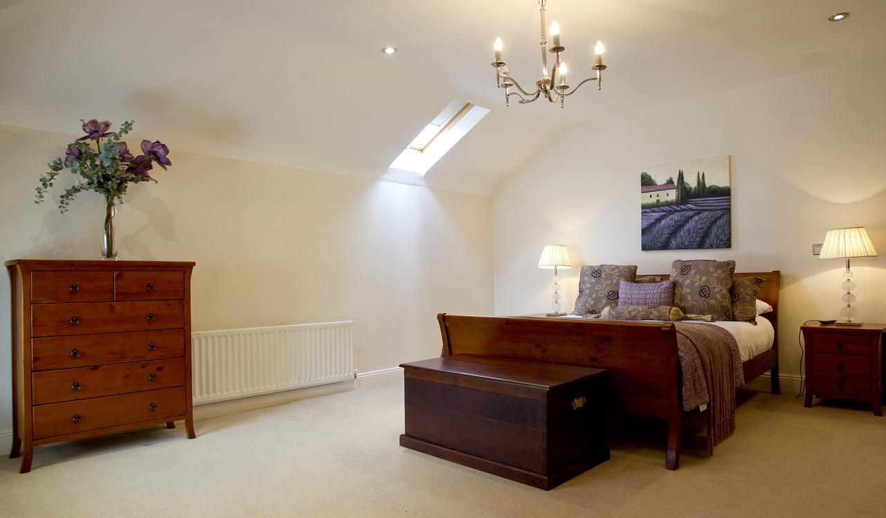 Moyvalley Hotel Self Catering Cottages Экстерьер фото