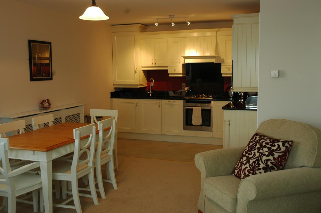 Moyvalley Hotel Self Catering Cottages Экстерьер фото