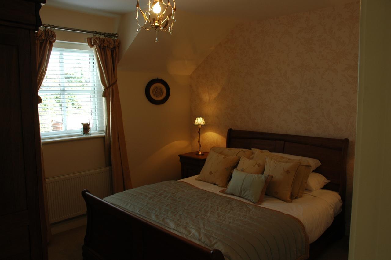 Moyvalley Hotel Self Catering Cottages Экстерьер фото