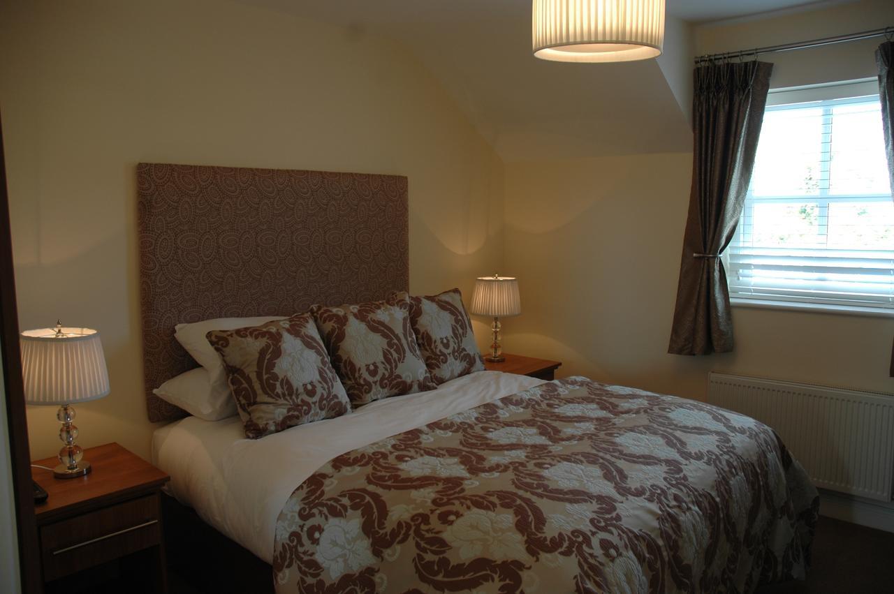 Moyvalley Hotel Self Catering Cottages Экстерьер фото