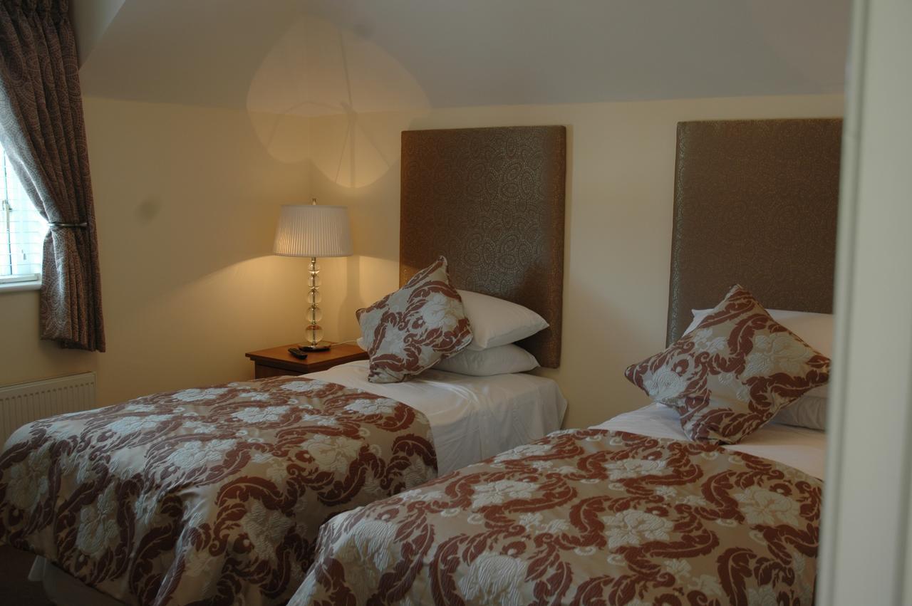 Moyvalley Hotel Self Catering Cottages Экстерьер фото